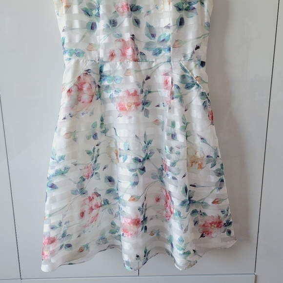 Yumi Kim White Floral Organza Dress - Picture 4 of 14